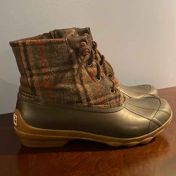 Sperry Shoes - Sperry Women's Saltwater Plaid Wool Duck Boot size 6 - like new